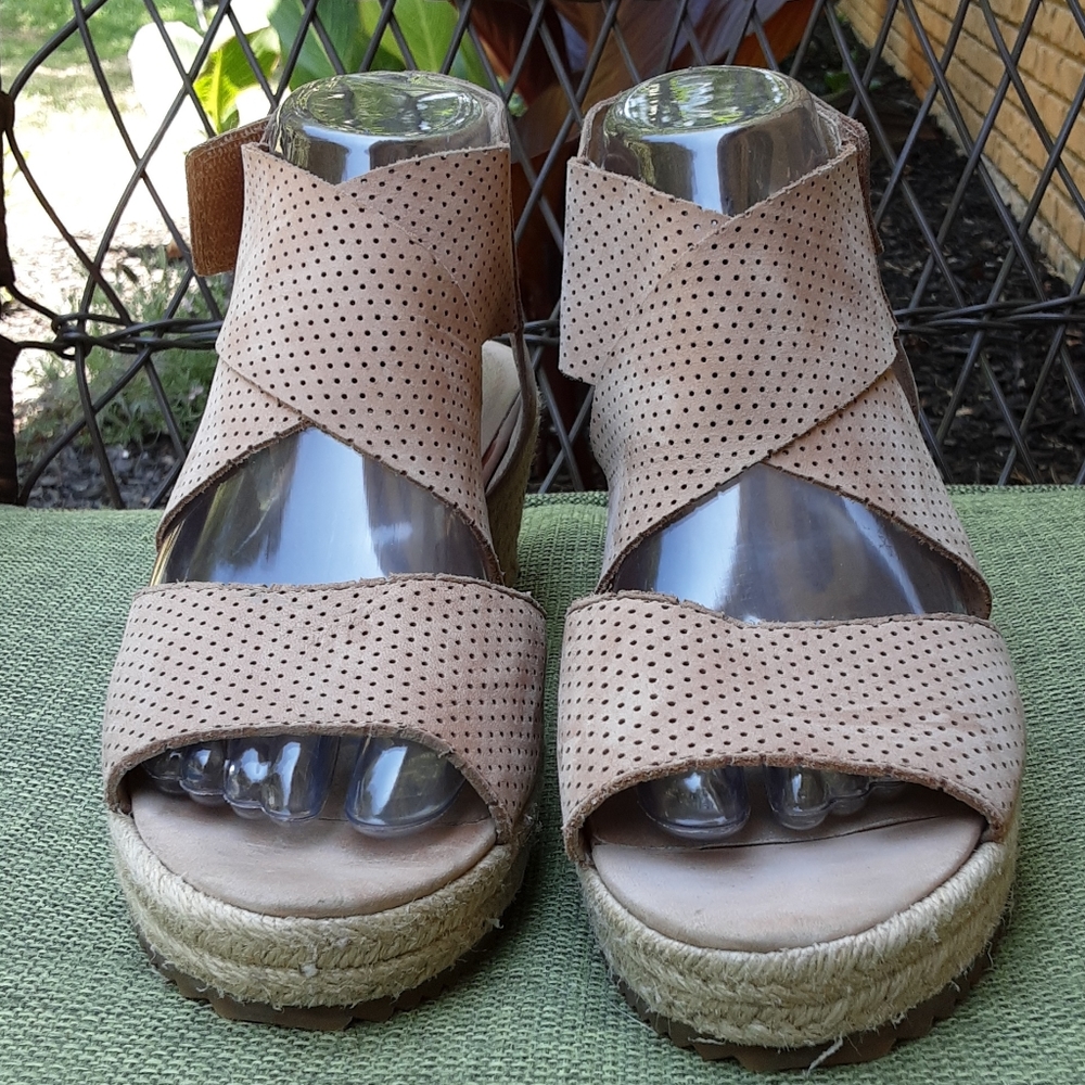 Eileen Fisher Suede Espadrille Wedge sandal. - Picture 2 of 12